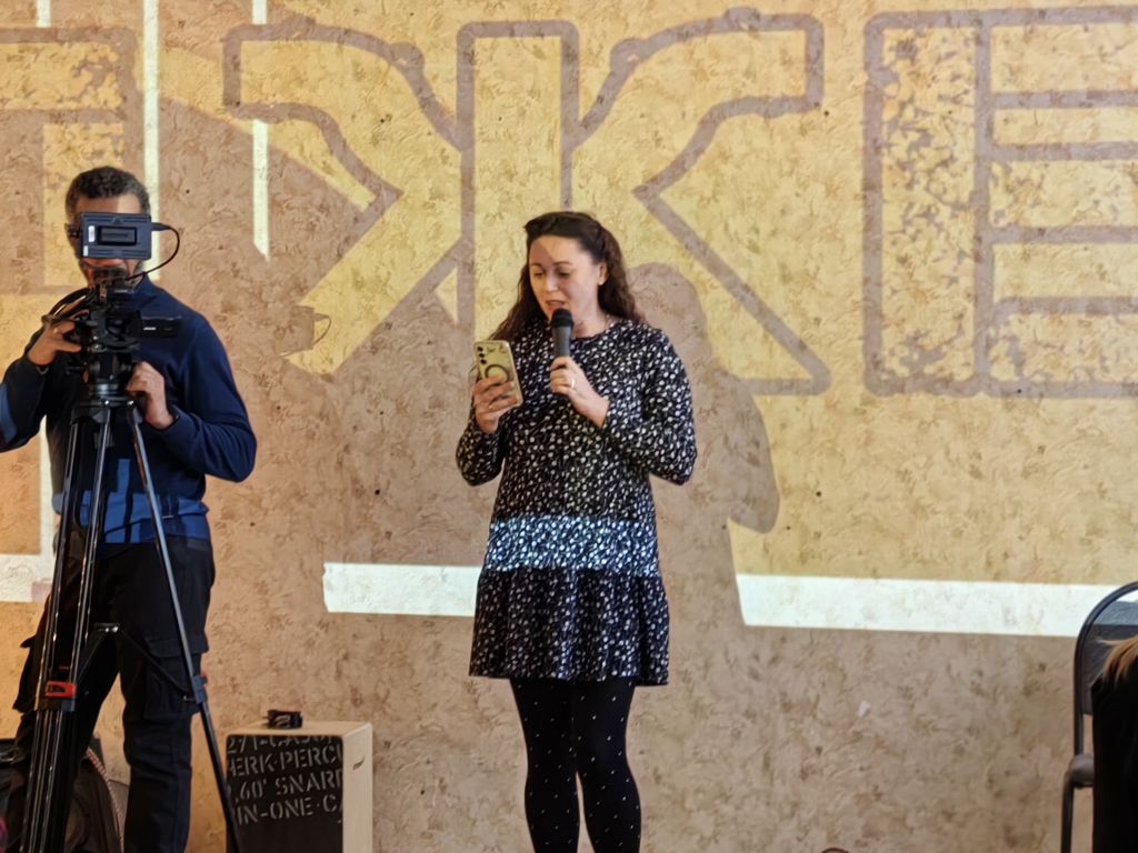 Елена из Питера со стихами.jpg