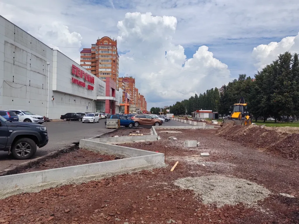 Парковку у Европы оставили, но заузили.jpg