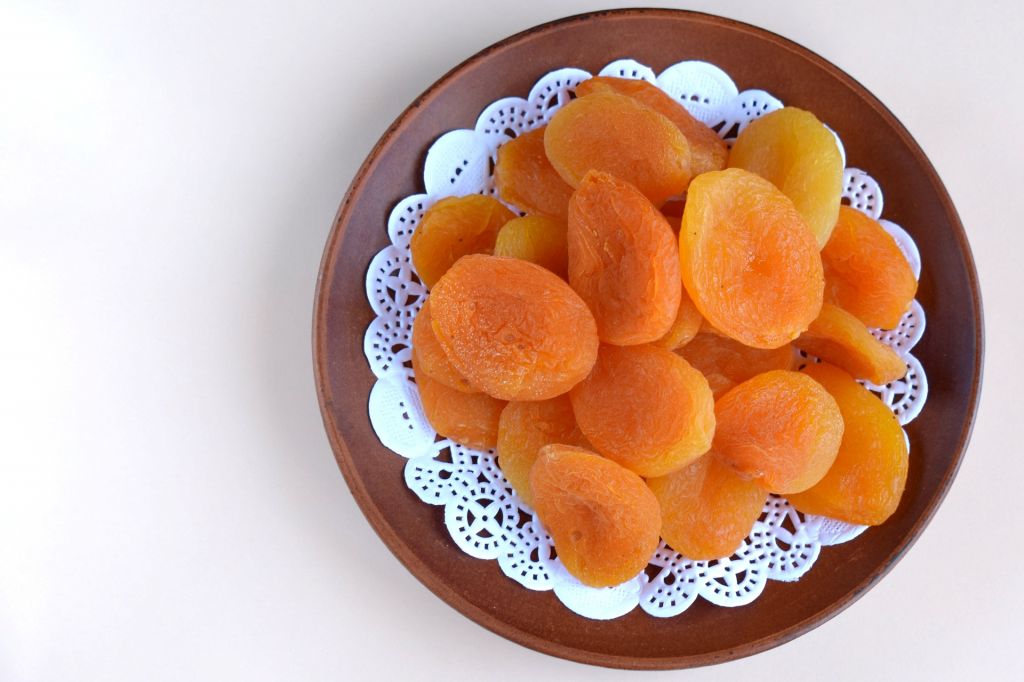 dried-apricots-3338395_1920.jpg