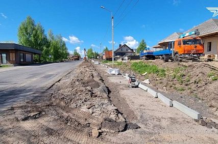 В Железногорске обустраивают ливневую канализацию вдоль одной из дорог