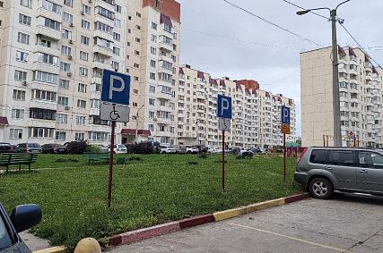 Железногорцы пожаловались в прокуратуру на парковку, организованную для ветерана СВО
