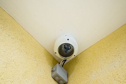 Суд отказал железногорцам в демонтаже камеры видеонаблюдения в подъезде