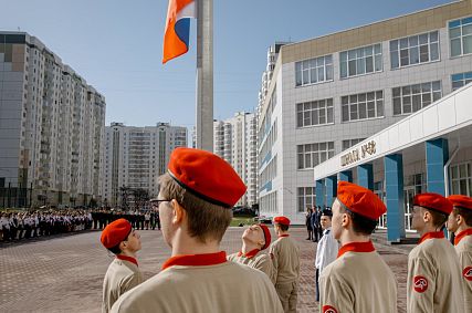 Школы Железногорска будут начинать учебную неделю с поднятия флага и исполнения гимна России