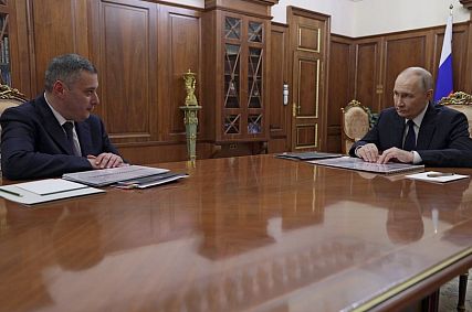 Владимир Путин провёл в Кремле встречу с губернатором Александром Хинштейном