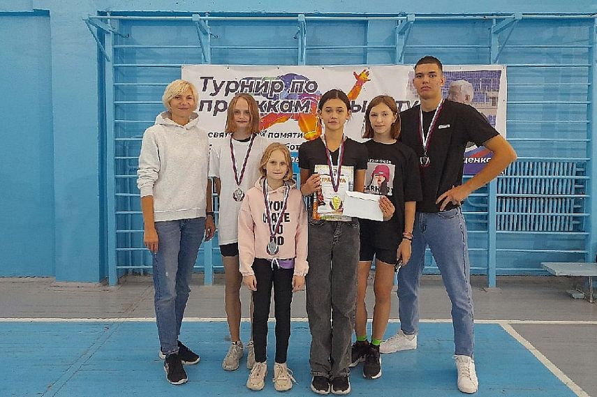 В Железногорске прошёл турнир по прыжкам в высоту памяти тренера и журналиста Геннадия Геращенко  