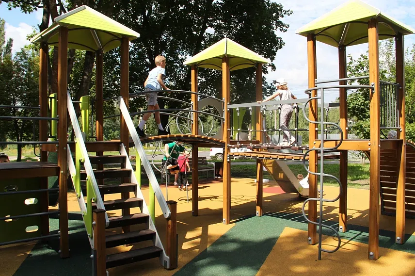 В Железногорске открыли детскую и спортивные площадки