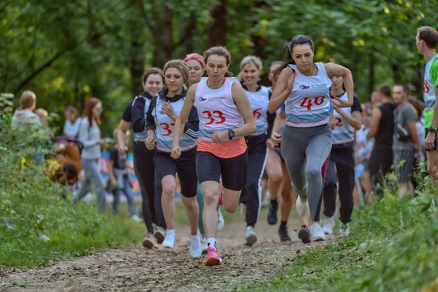 Работники Михайловского ГОКа состязались в легкоатлетическом кроссе