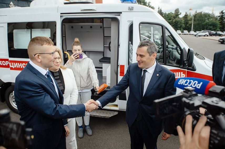 Автопарк Железногорской городской больницы пополнился новым автомобилем скорой помощи