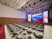 Единственный такой в регионе: губернатору показали актовый зал ЖГМК после реконструкции