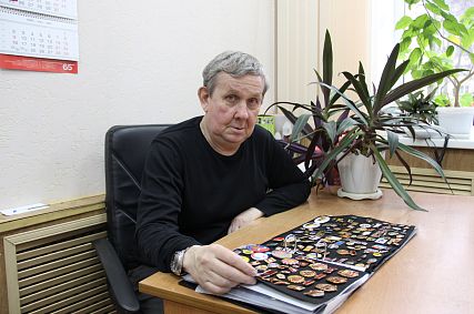 Железногорец собирает историю Михайловского ГОКа в значках