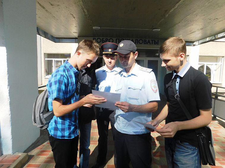 Железногорские полицейские проводят профилактические беседы со студентами