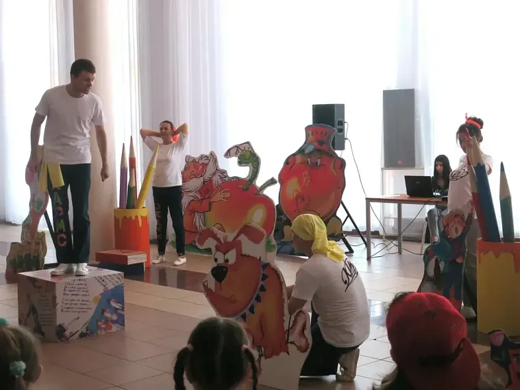 Курский драмтеатр имени Пушкина приехал в Железногорск на «Арт-автобусе»