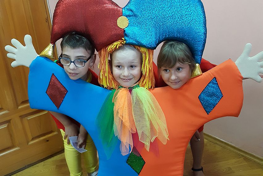 Особенные железногорские дети побывали в Курском кукольном театре
