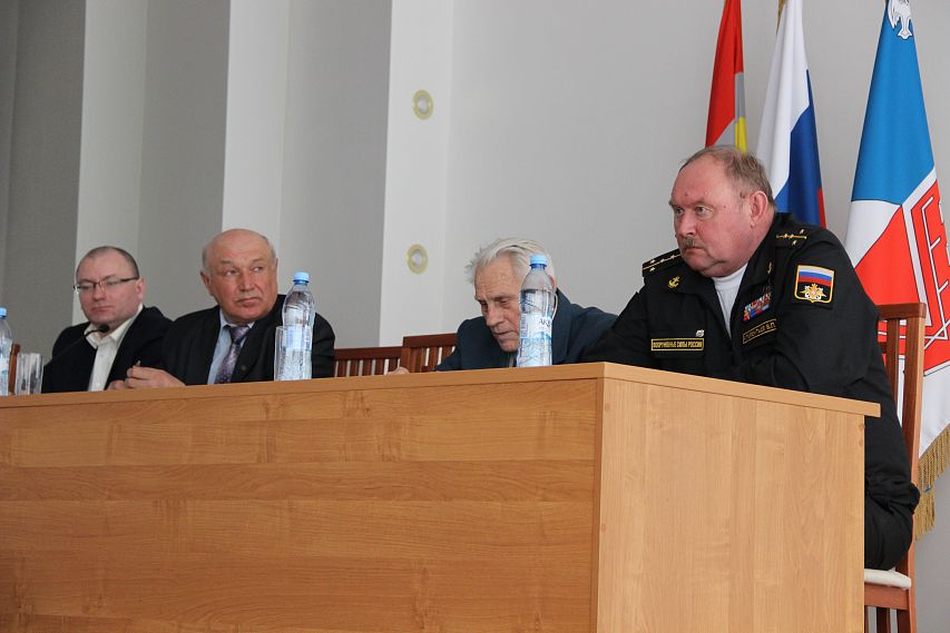 В Железногорске обсудили вопросы военно-патриотического воспитания молодёжи