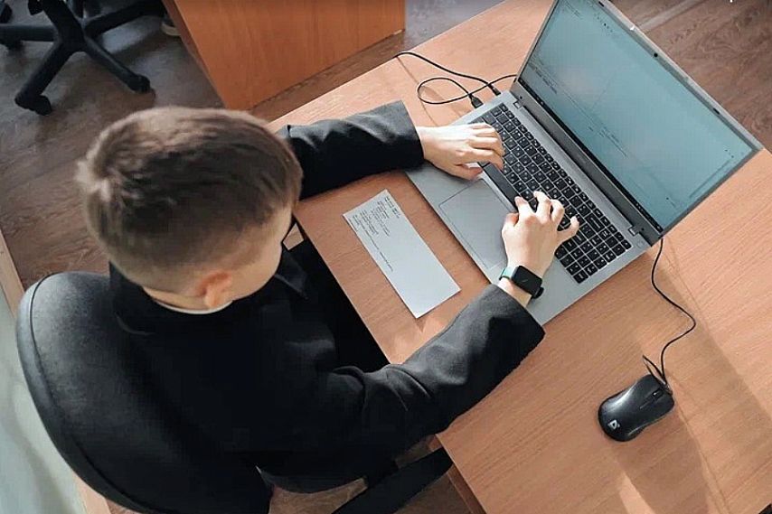 В Курской области школы переводят на смешанный формат обучения