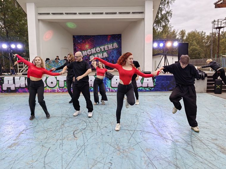 Под музыку советских лет и с латинскими танцами Железногорск встретил День города