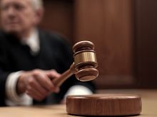 В Железногорске родственники поспорили в суде из-за ограды на кладбище