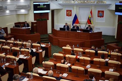 На повышение зарплат педагогам Курской области направят 2 млрд рублей