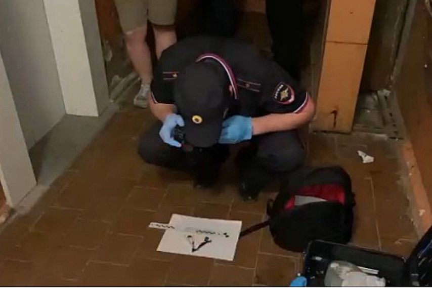 Железногорца задержали при изготовлении тайника-закладки с наркотиком