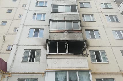 В Железногорске из-за пожара пострадали два балкона в многоэтажке 