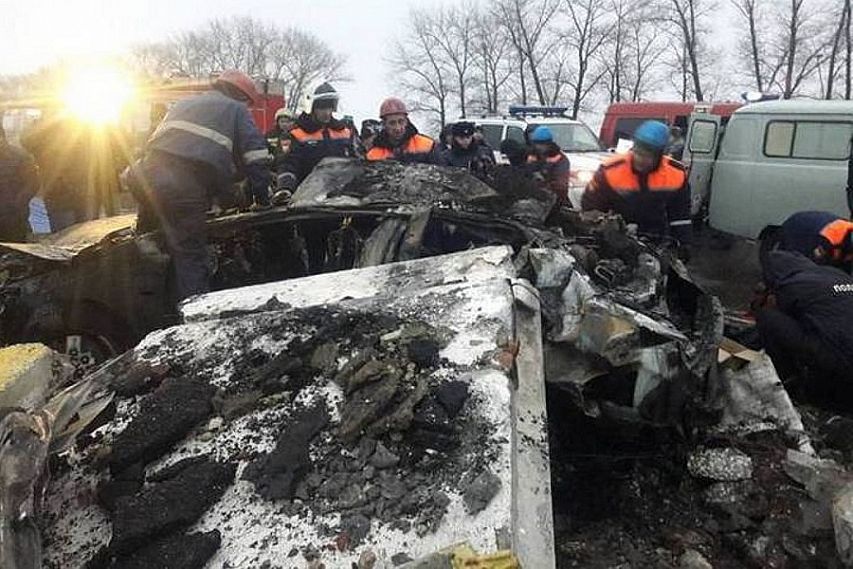 Страшное ДТП под Курском: легковушка влетела в остановку, 5 погибших