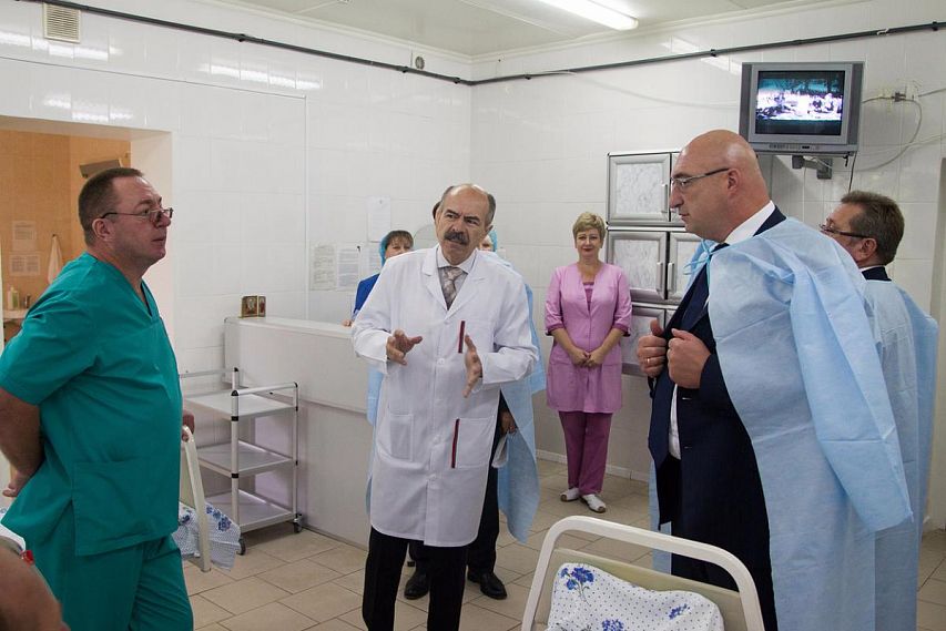 Отделение диализа в железногорской городской больнице №1 посетил гендиректор Металлоинвеста Андрей Варичев