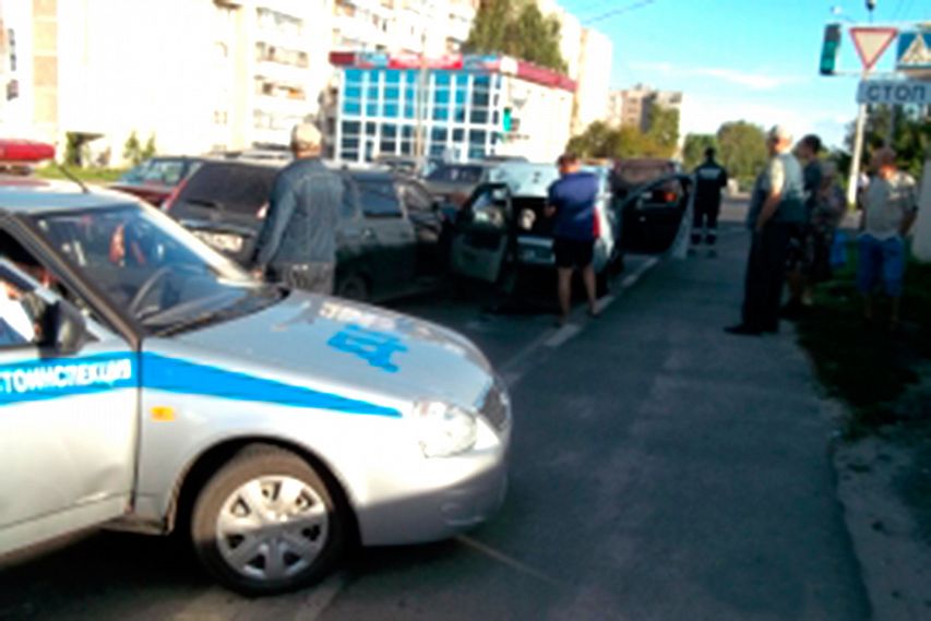 В Железногорске в ДТП столкнулись три автомобиля