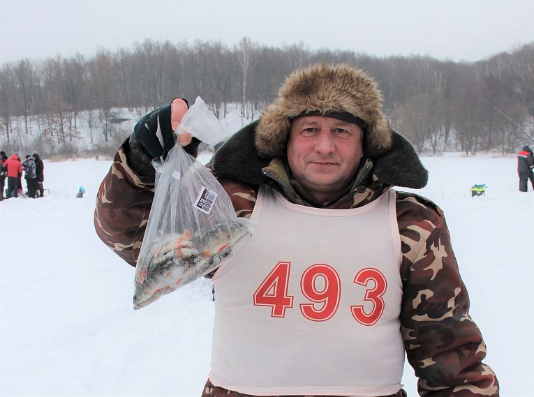 Подледный лов: в Железногорске соревновались рыбаки