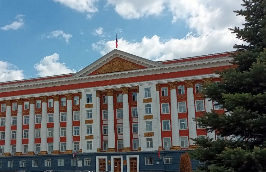 Владимир Путин наградил орденом Мужества глав двух районов Курской области