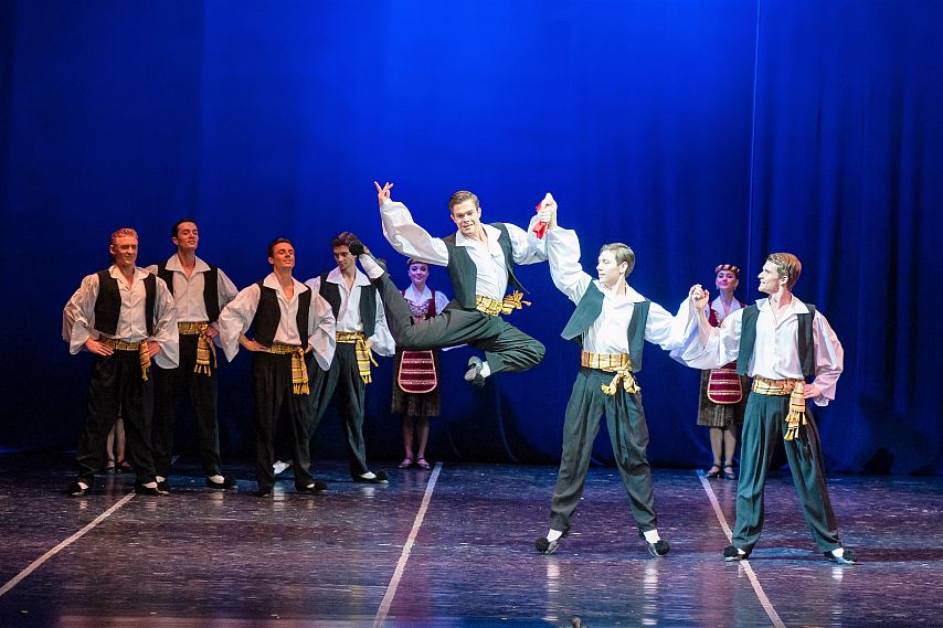 Мировые танцы: в Железногорске прошли гастроли ансамбля имени Игоря Моисеева