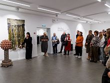 В Железногорске открыли выставку текстиля и керамики «Назад к материи»