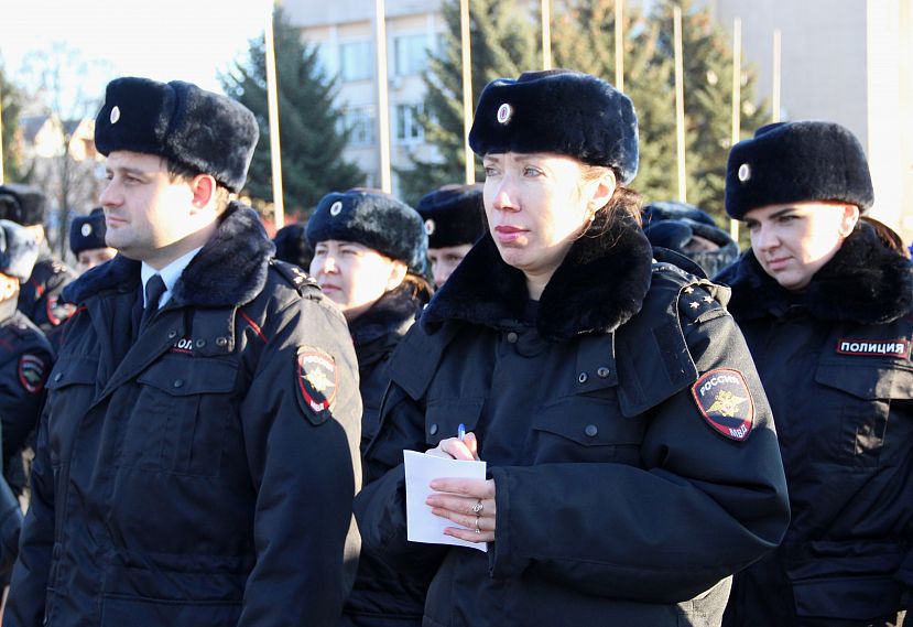В Железногорске прошёл строевой смотр полиции