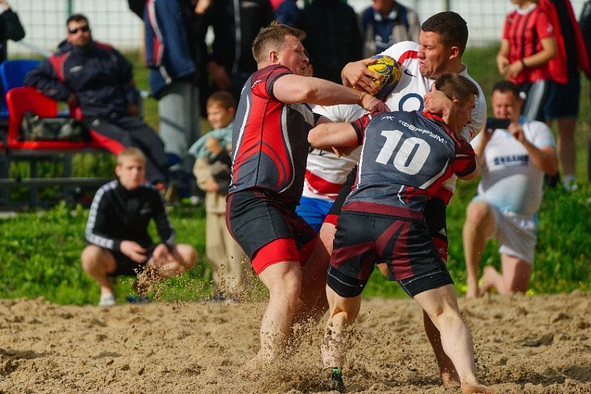 В Железногорске разыграли кубок управляющего директора Михайловского ГОКа по пляжному регби 