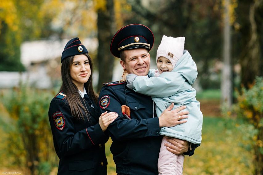 Любовь, задержания и конвой – составляющие жизни железногорской семьи Козьменко