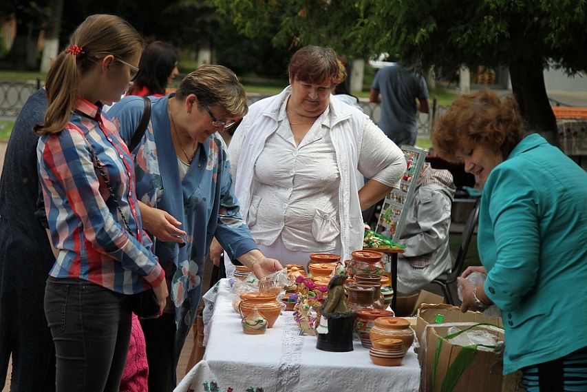 Железногорская ярмарка собрала народных мастеров Курской области