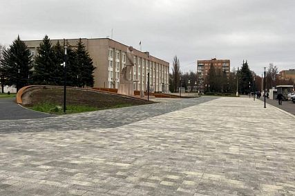 В Железногорске завершили благоустройство территории перед памятником В.И. Ленину