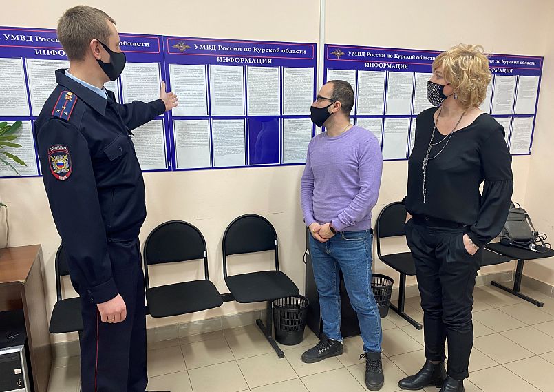 Работу отдела по вопросам миграции в Железногорске проверили общественники