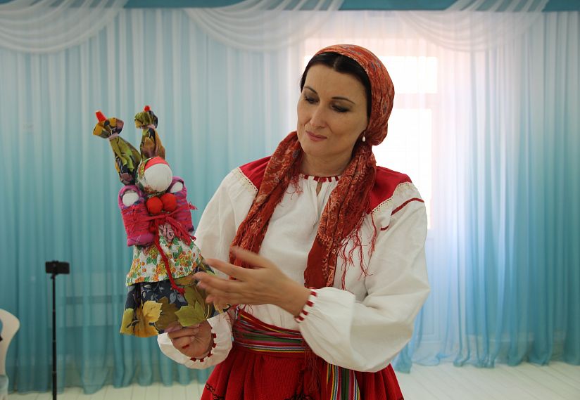 Пеленашка, кукушка, зерновушка: маленьким железногорцам рассказали о традиционной русской кукле