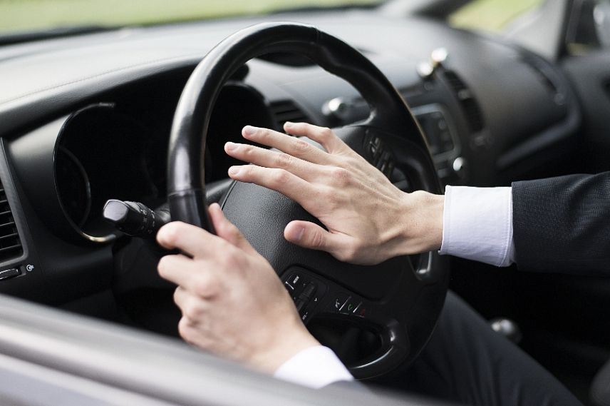 Срок действия водительских прав автоматически продлён на три года