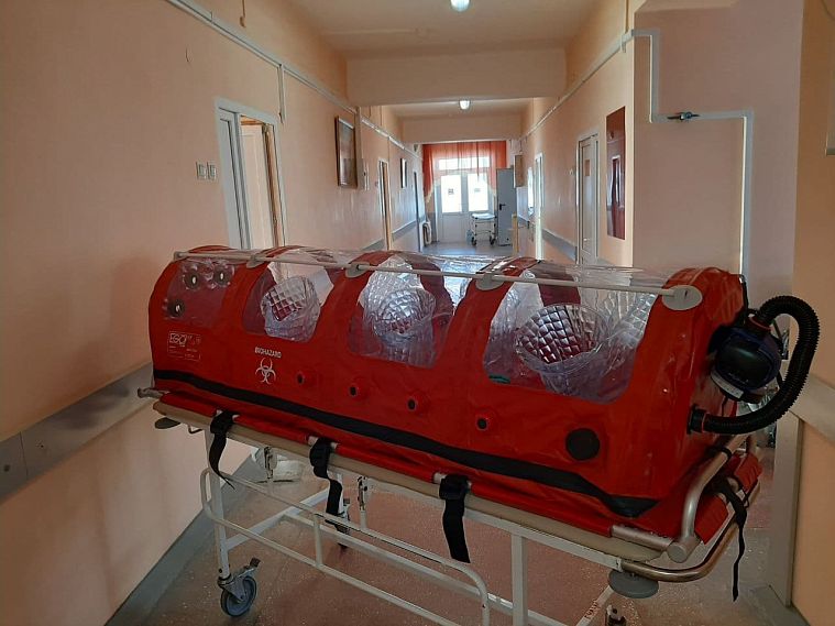 В Курскую область поступили изолирующие боксы для транспортировки инфицированных пациентов