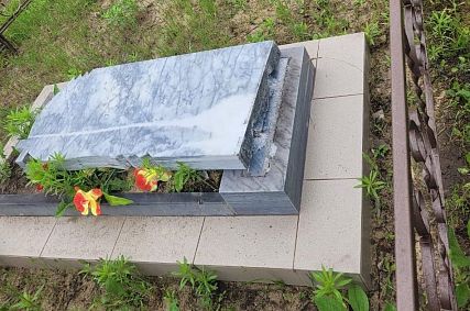  На кладбище «Большой Дуб» вандалы разрушили захоронения