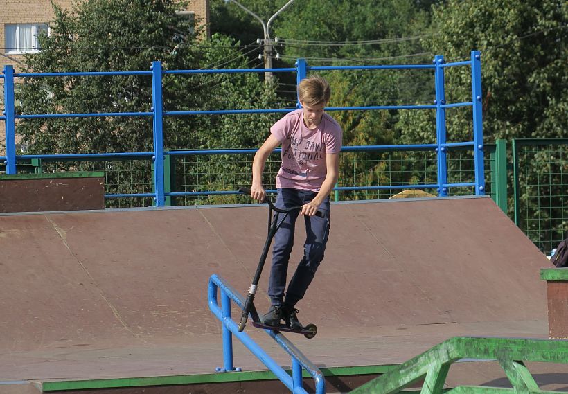 Ловкость и драйв: в Железногорске состоялся контест по самокату