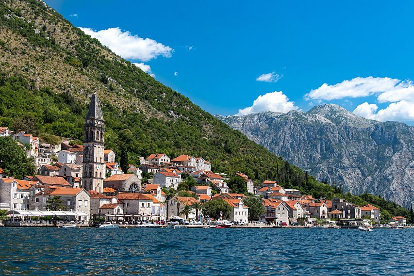 Черногория объявила об отмене ограничений для российских туристов
