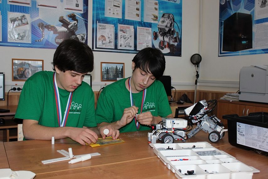 Юные железногорские робототехники - победители и призёры чемпионата Молодых профессионалов