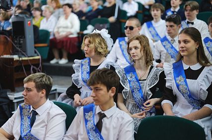 Минпросвещения России определило единые дни последнего звонка и выпускного в 2026 году