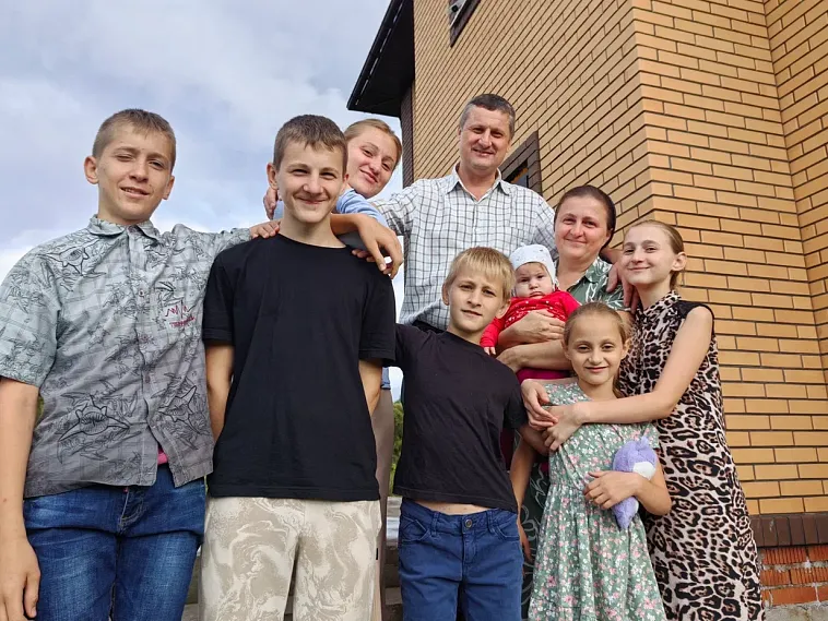 Десять раз в первый класс. Как готовятся к учебному году в многодетной семье Стрелковых