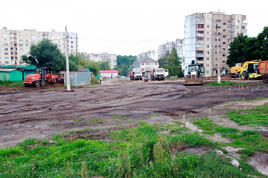 В старой части Железногорска строится новый сквер