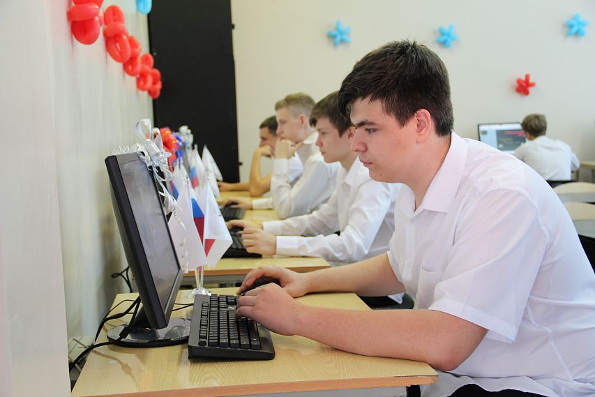 В железногорской школе №7 открылся новый компьютерный класс