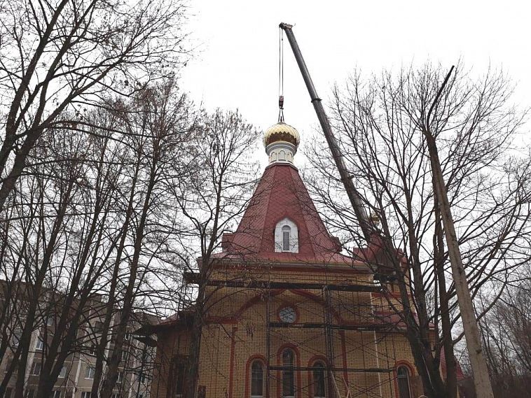 Наше главное предприятие: при поддержке МГОКа на храм Святой Варвары установили купол