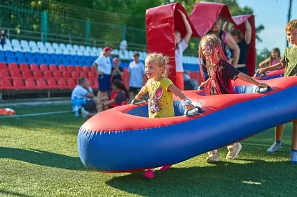 Жаркий День металлурга железногорцы провели на татами и в «лодках»